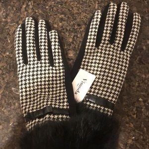 NEW WITH TAGS • BLACK HOUNDSTOOTH WOMEN’s GLOVES